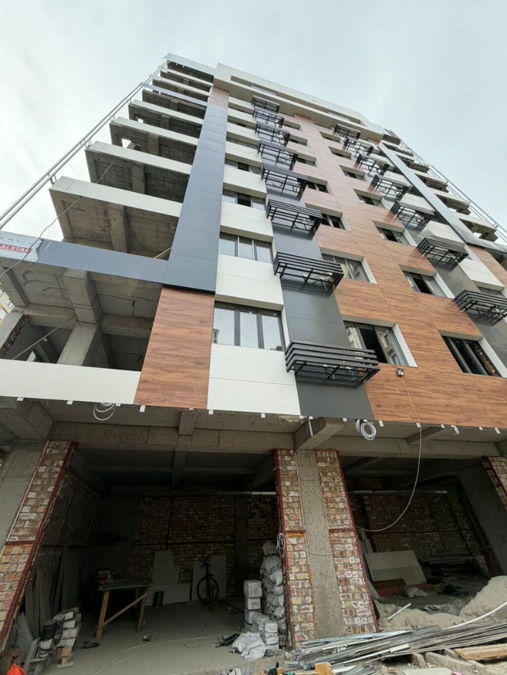 3 комнаты, 100 м², Золотой квадрат Элитка, 9 этаж, ПСО (под самоотделку): фото 1