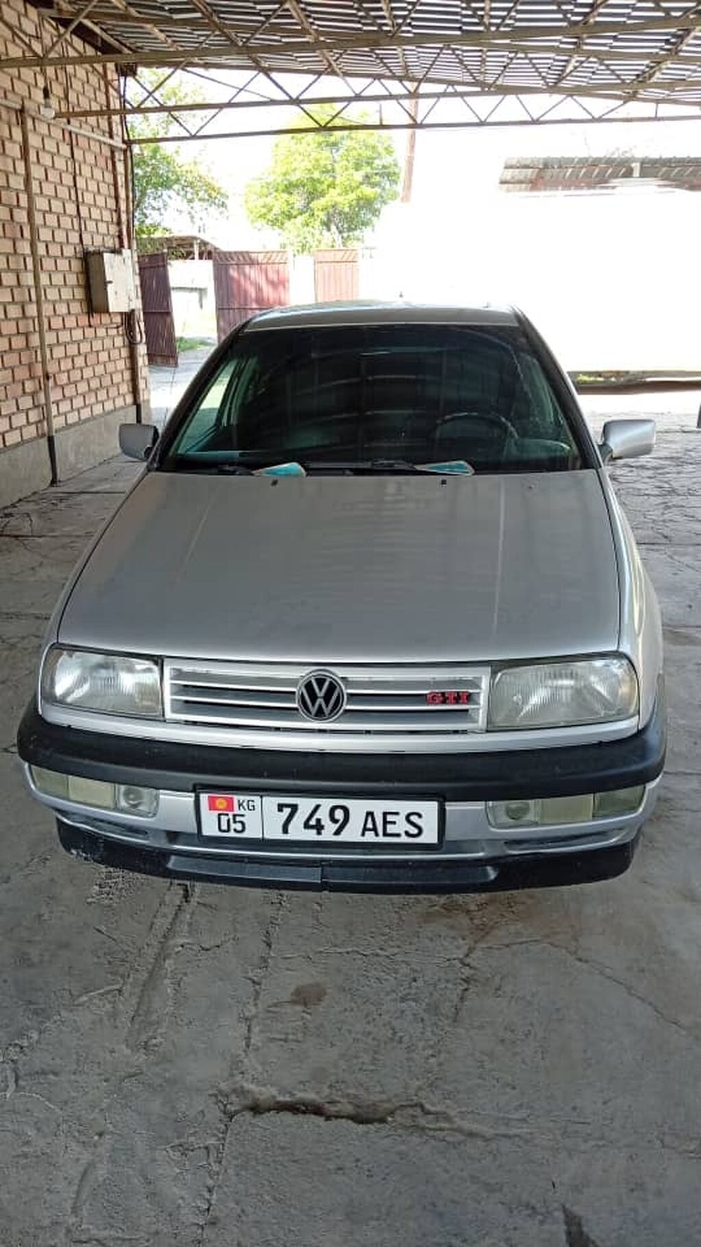 Volkswagen Vento: 1993 г., 1.8 л, Механика, Бензин, Седан: фото 1