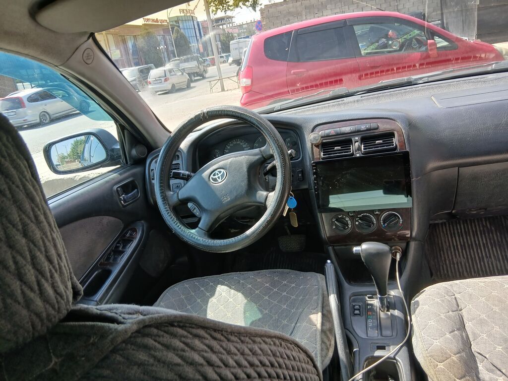 Toyota Avensis: 2002 г., 2 л, Автомат, Бензин, Седан: фото 2