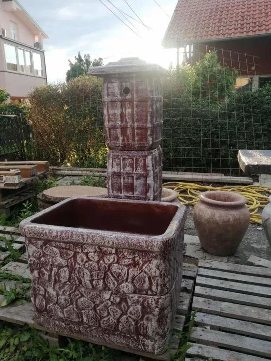 Baštenske česme: 💧 Betonska česma “Veliko korito” Spoj funkcionalnosti i rustične