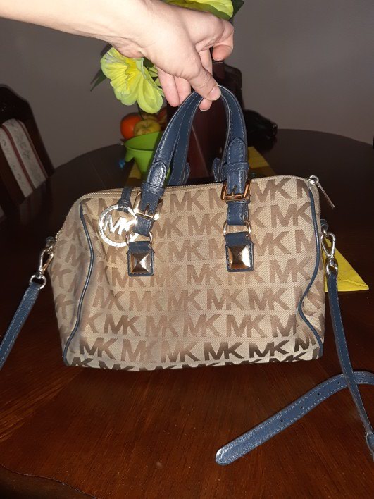 Ostalo: Michael Kors original torba.Kao nova . kupljena u Pandorfu.Samo 20 E na lalafo.rs Michael Kors original torba.Kao nova . kupljena u Pandorfu.Samo 20 E - Beograd