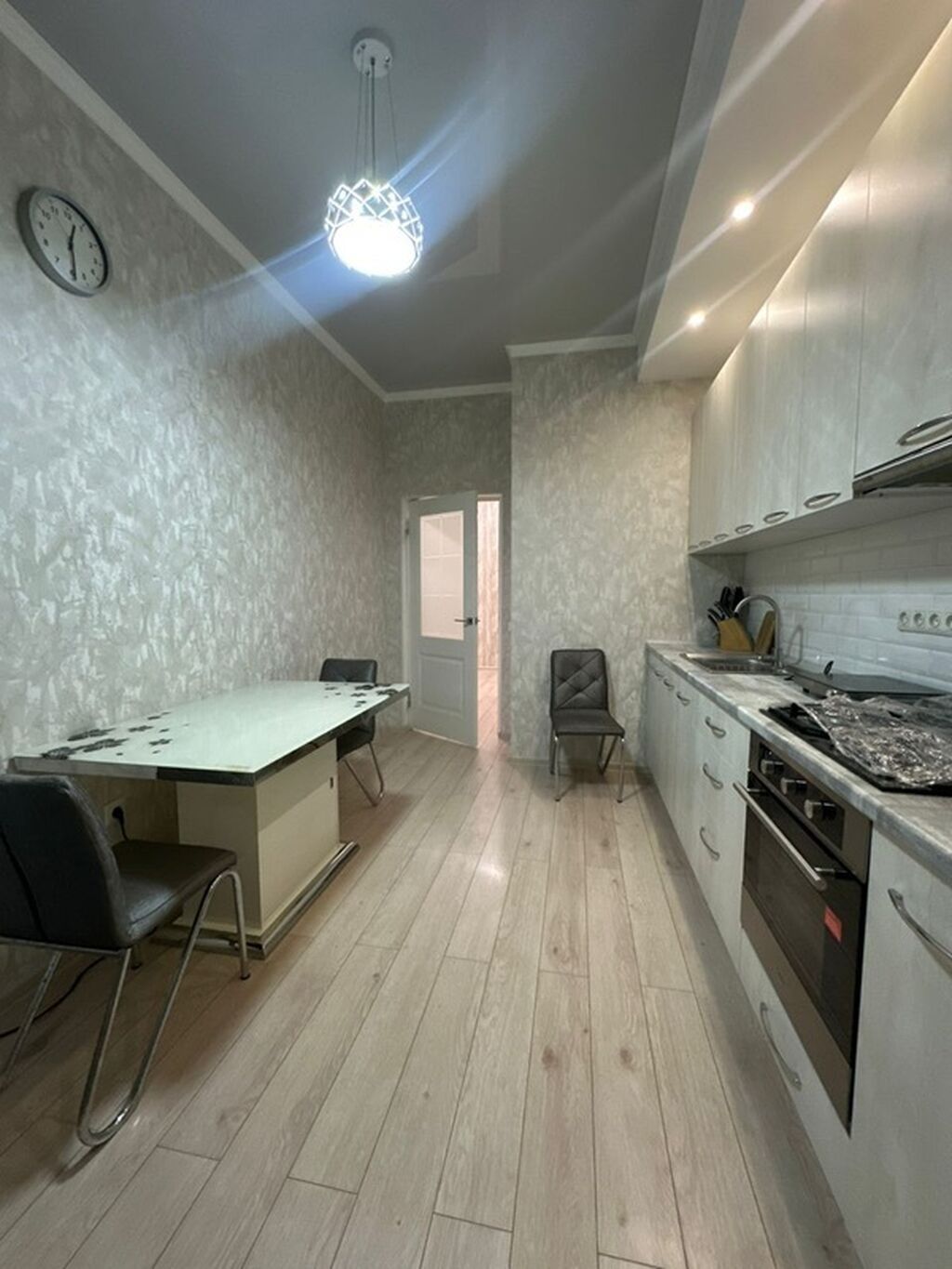 2 комнаты, 5 мкр Без животных, от 6 месяцев, С мебелью полностью: фото 4