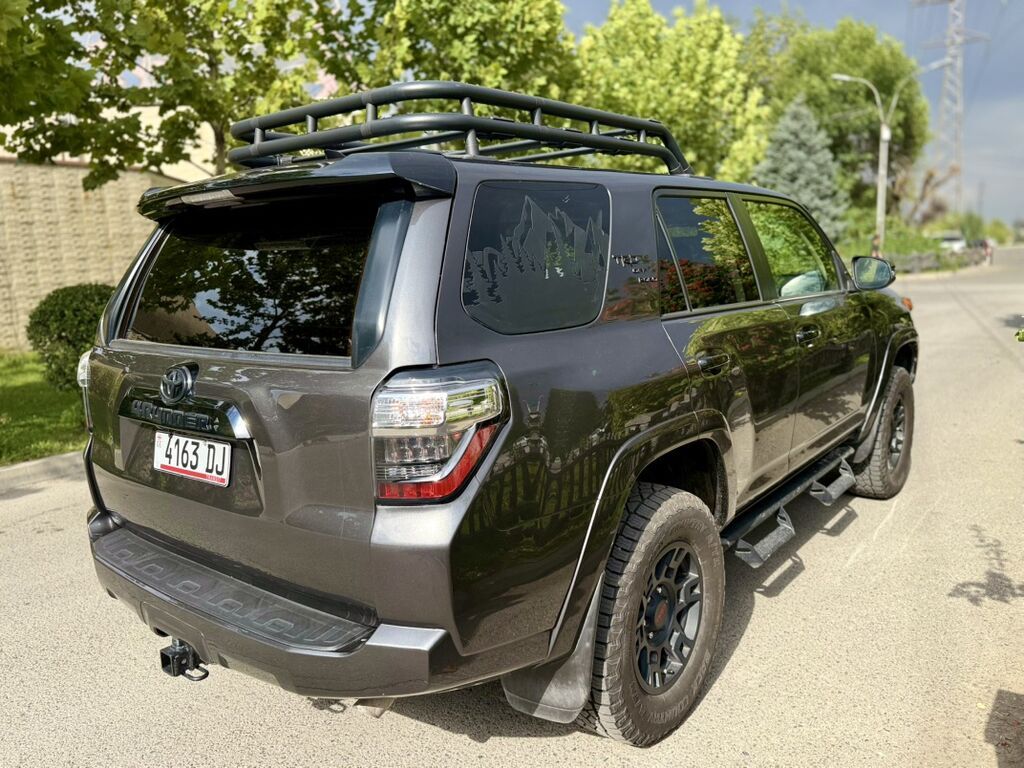 Toyota 4Runner: 2020 г., 4 л, Автомат, Бензин, Внедорожник: фото 5