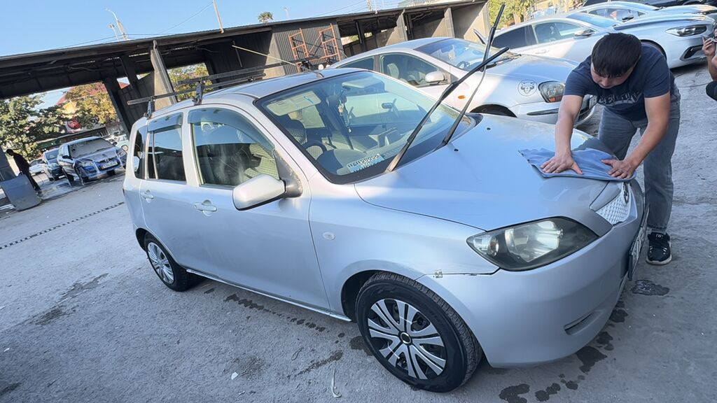 Mazda Verisa: 2004 г., 1.3 л, Автомат, Бензин, Хэтчбэк: фото 1
