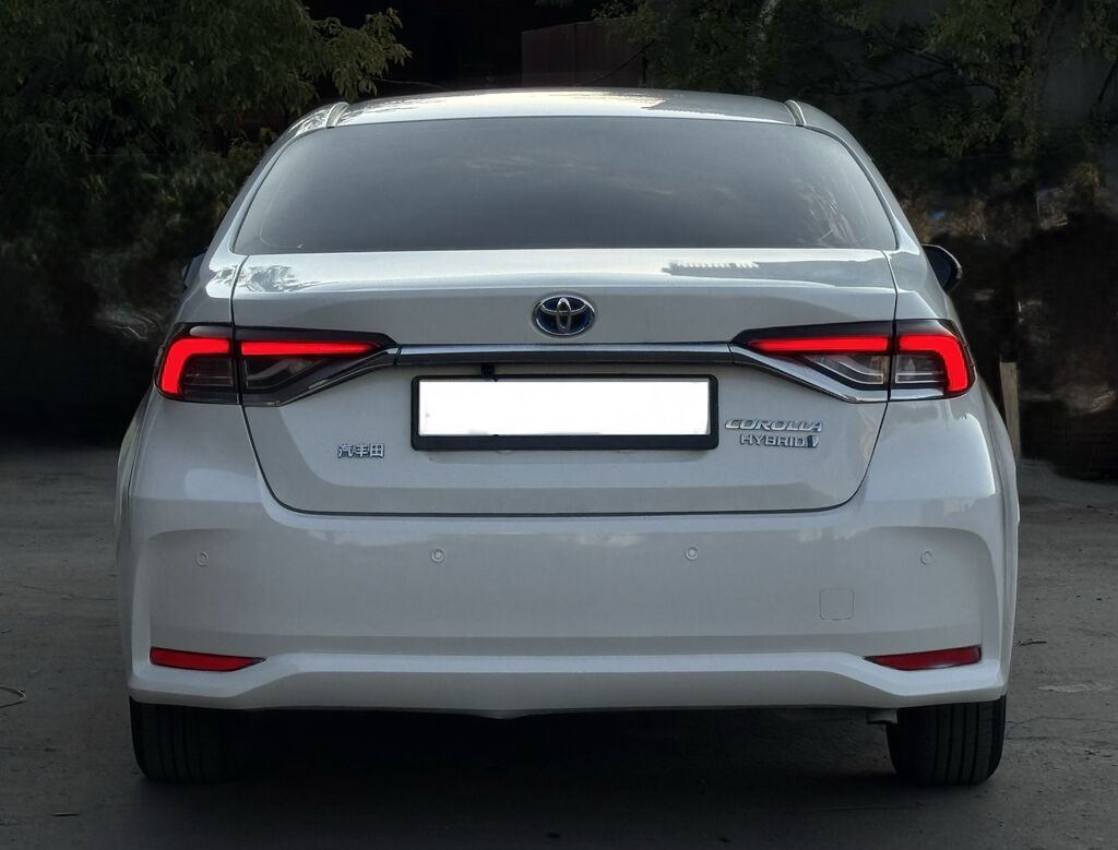 Toyota Corolla: 2019 г., 1.8 л, Вариатор, Гибрид, Седан: фото 4