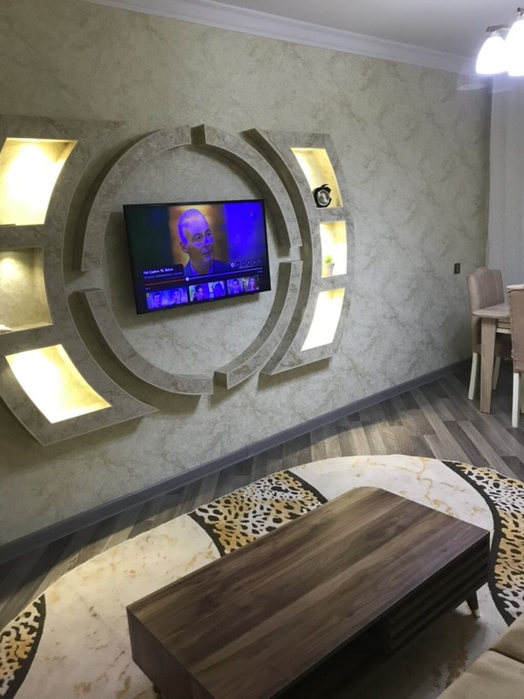 Xozeykalı evə işləyən xanım otaq yoldaşı axtarılır. Ev şəkillərdə