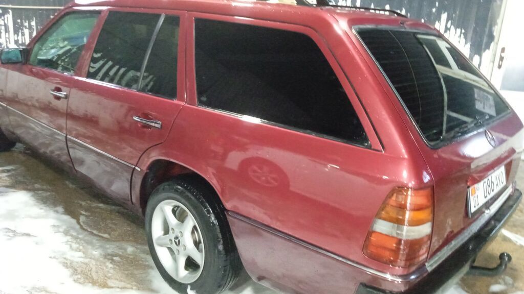 Mercedes-Benz W124: 1992 г., 2.2 л, Механика, Бензин, Универсал: фото 2