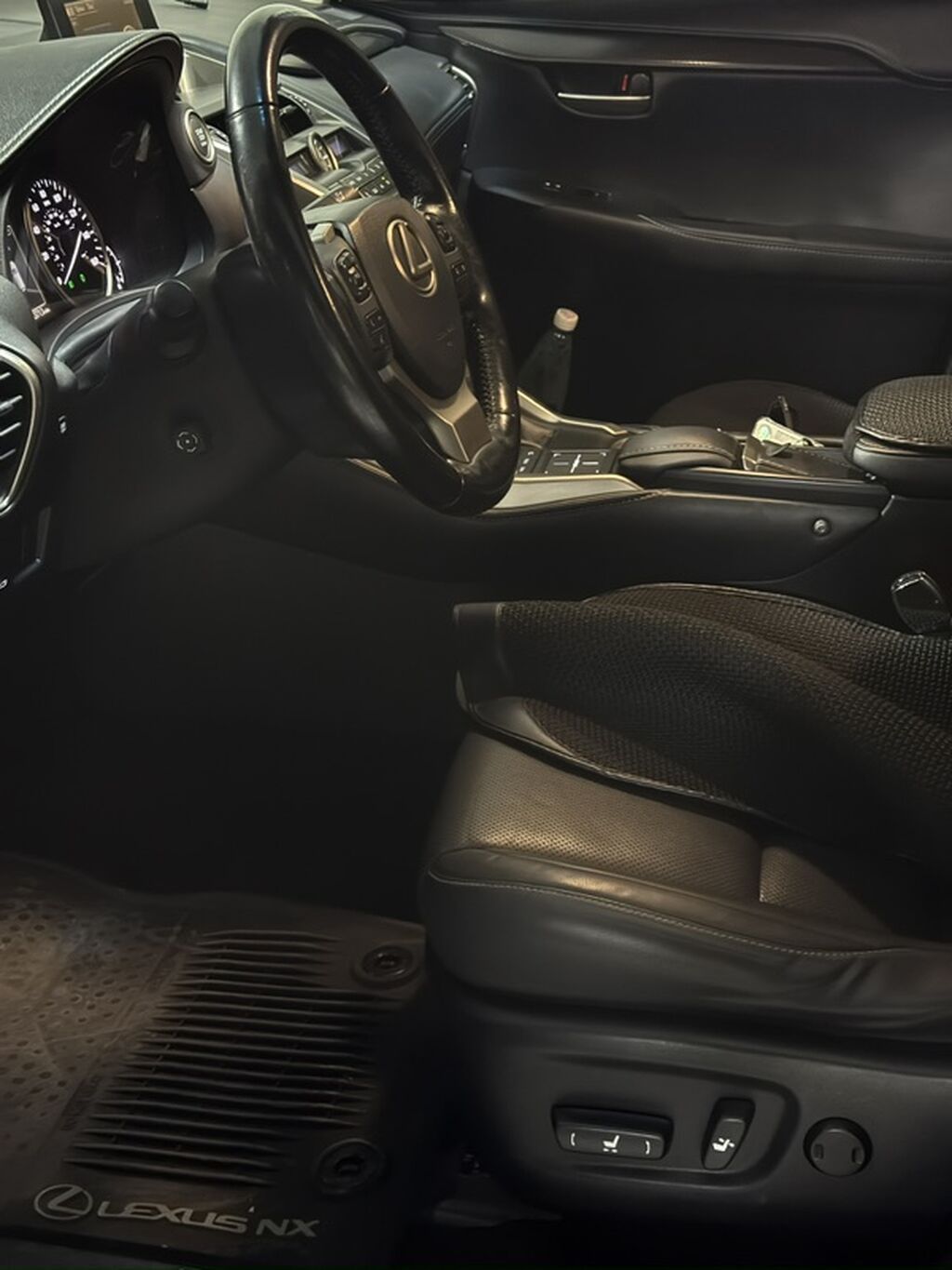 Lexus NX: 2017 г., 2 л, Автомат, Бензин, Кроссовер: фото 5