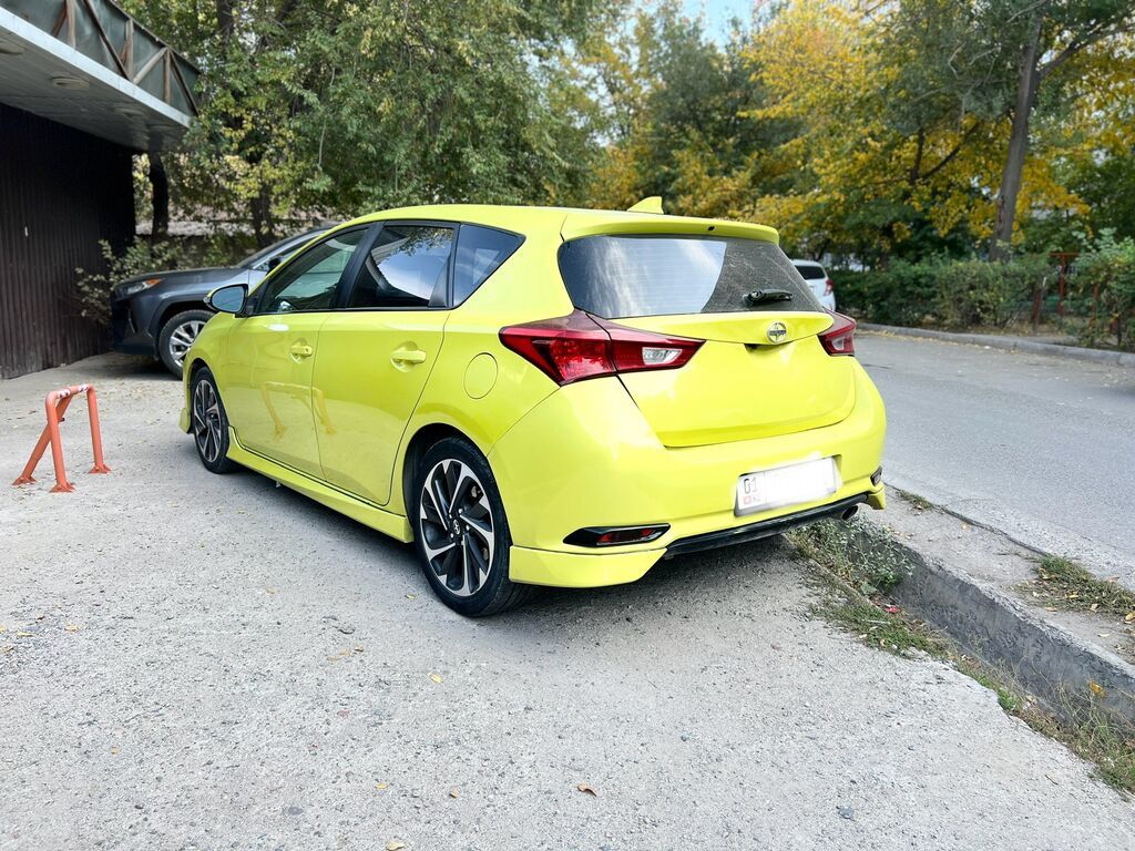 Toyota Corolla: 2016 г., 1.8 л, Вариатор, Бензин, Хэтчбэк: фото 4