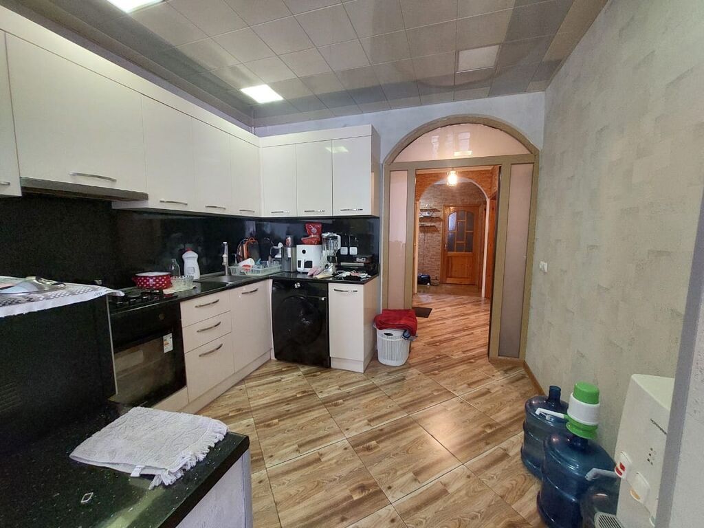 Bakı, Bakıxanov qəs., 4 otaqlı, Köhnə tikili, m. Neftçilər, 100 kv. m