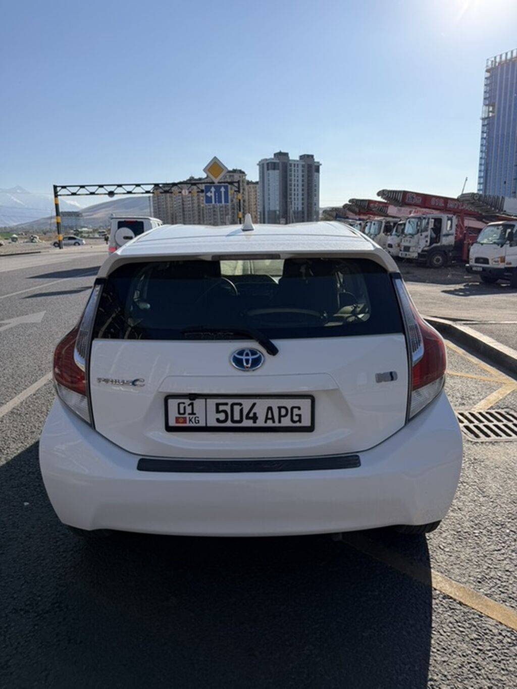 Toyota Prius C: 2016 г., 1.5 л, Вариатор, Гибрид, Хэтчбэк: фото 4