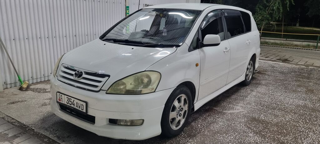 Toyota Ipsum: 2002 г., 2.4 л, Автомат, Бензин, Минивэн: фото 1