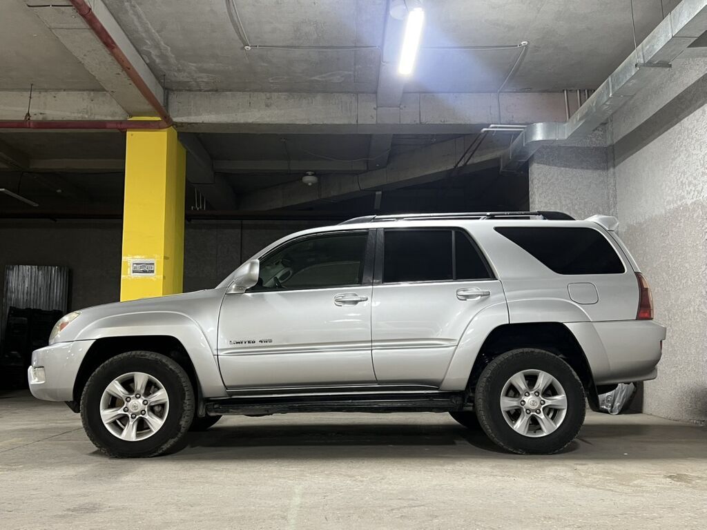 Toyota 4Runner: 2004 г., 4 л, Автомат, Бензин, Внедорожник: фото 1