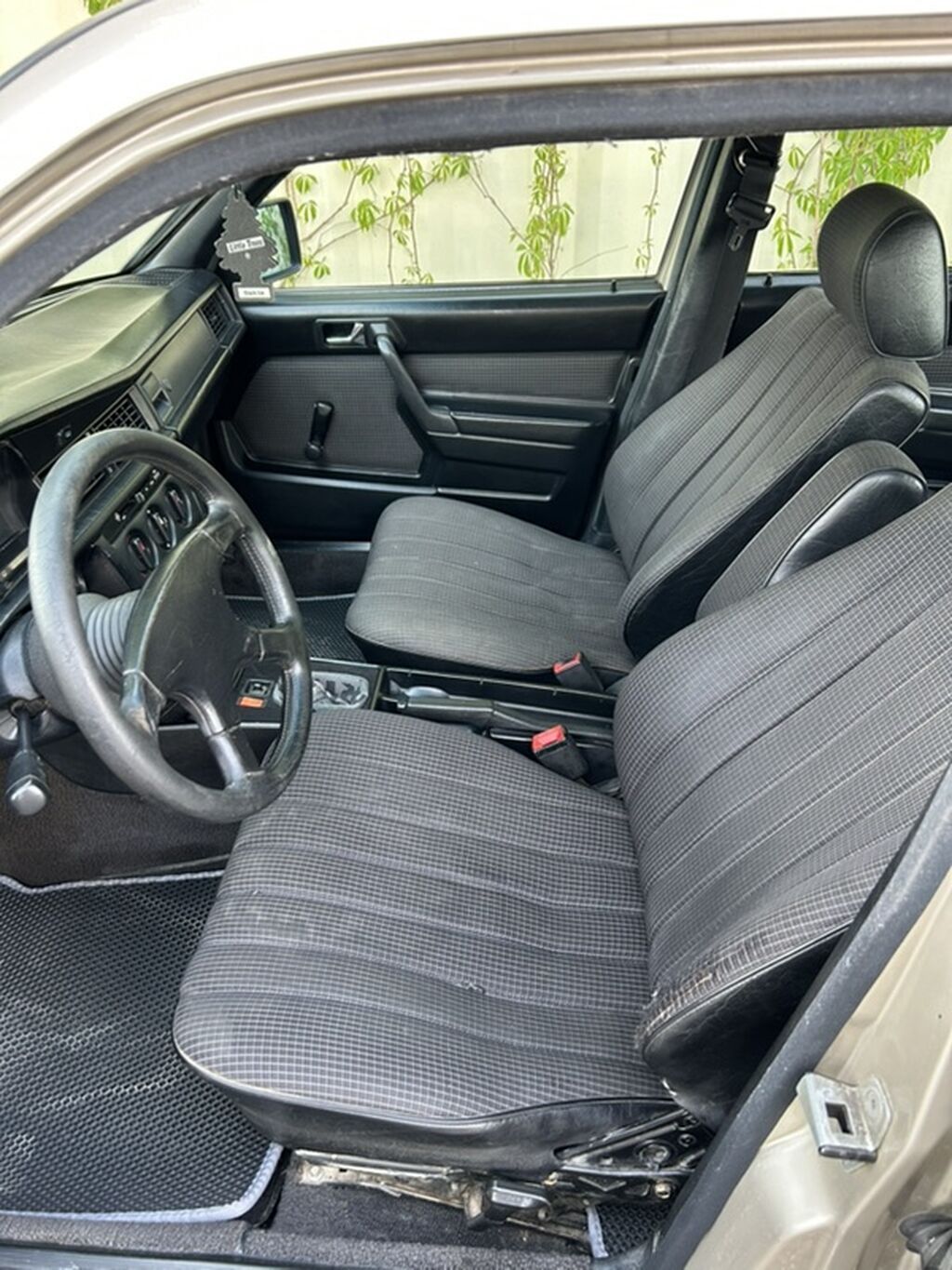 Mercedes-Benz 190: 1987 г., 2 л, Механика, Бензин, Седан: фото 7