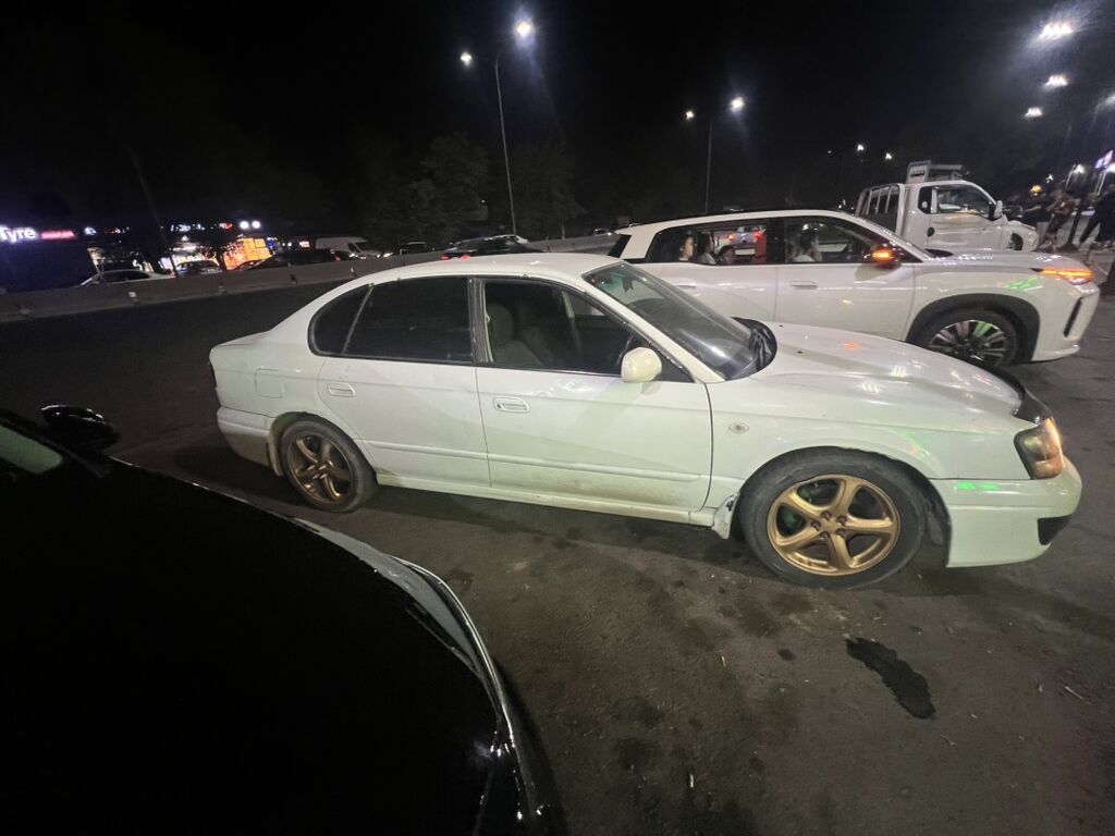 Subaru Legacy: 1999 г., Автомат, Бензин, Седан: фото 2