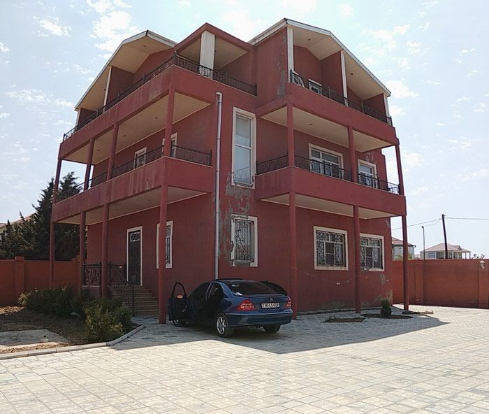 7 otaqlı, 400 kv. m
