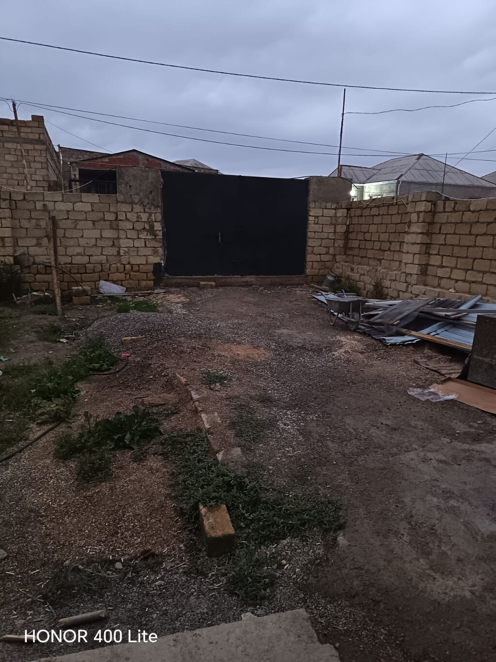 🏡 TƏCİLİ SATILIR — QOBU/HÖKMƏLİ YOLU Qobu–Hökməli yolunun üzərində