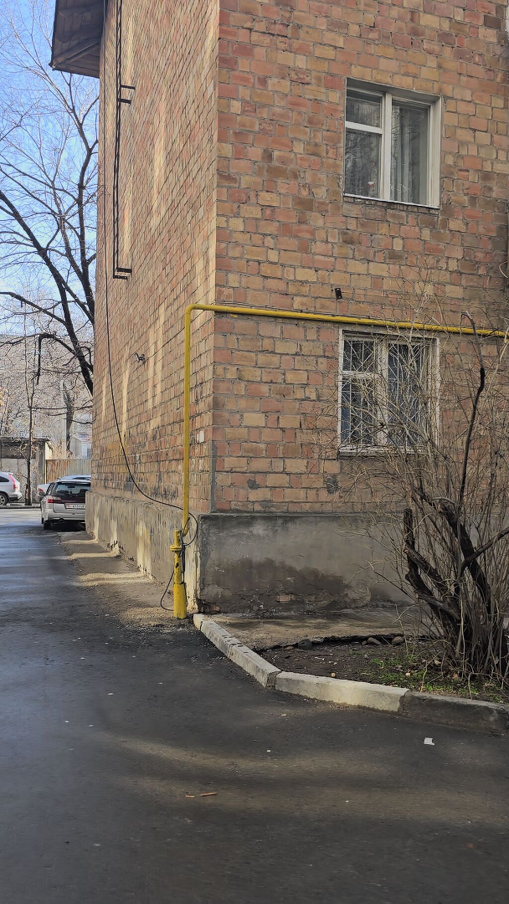 3 комнаты, 77 м², 104 серия, 1 этаж, Старый ремонт: фото 1