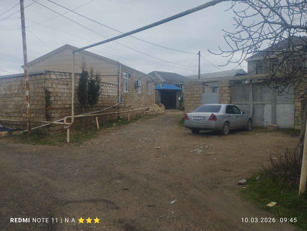 Həyət evi satılır 41-ci Maştağa küçəsi 26 ünvanında. 3 otaq +