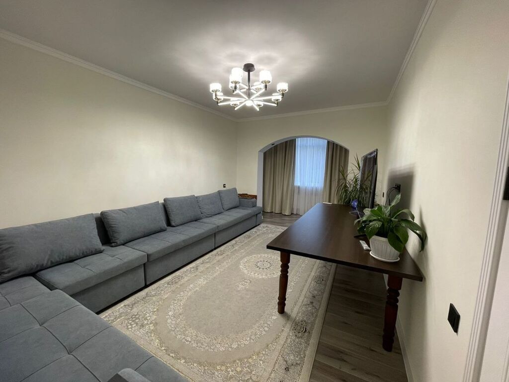 3 комнаты, 70 м², Кудайберген авторынок 105 серия, 3 этаж: фото 1