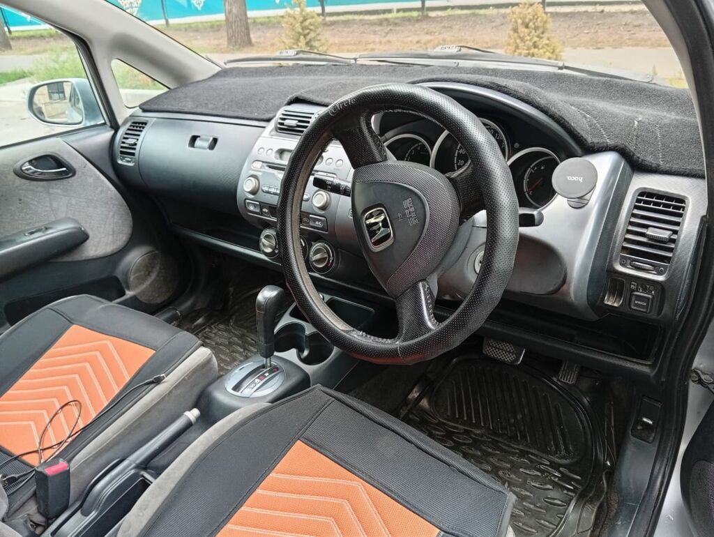 Honda Fit: 2003 г., 1.3 л, Вариатор, Бензин, Хэтчбэк: фото 7