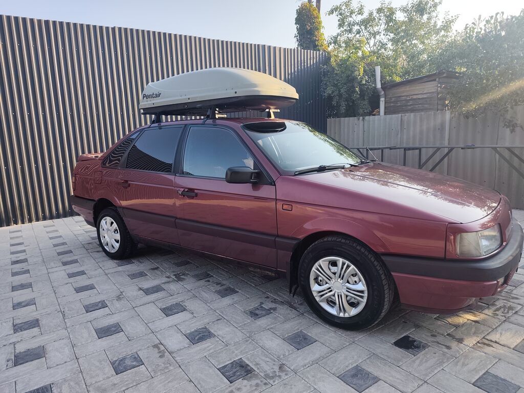 Volkswagen Passat: 1988 г., 1.8 л, Механика, Газ, Седан: фото 1