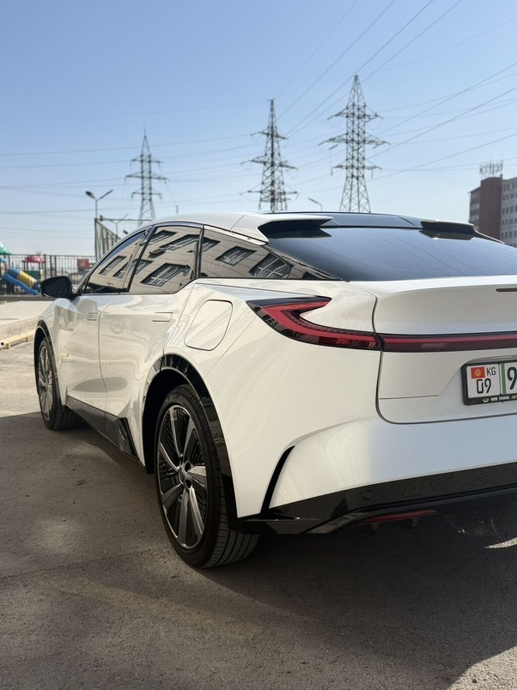 Toyota bZ3: 2026 г., Автомат, Электромобиль, Лифтбек: фото 5
