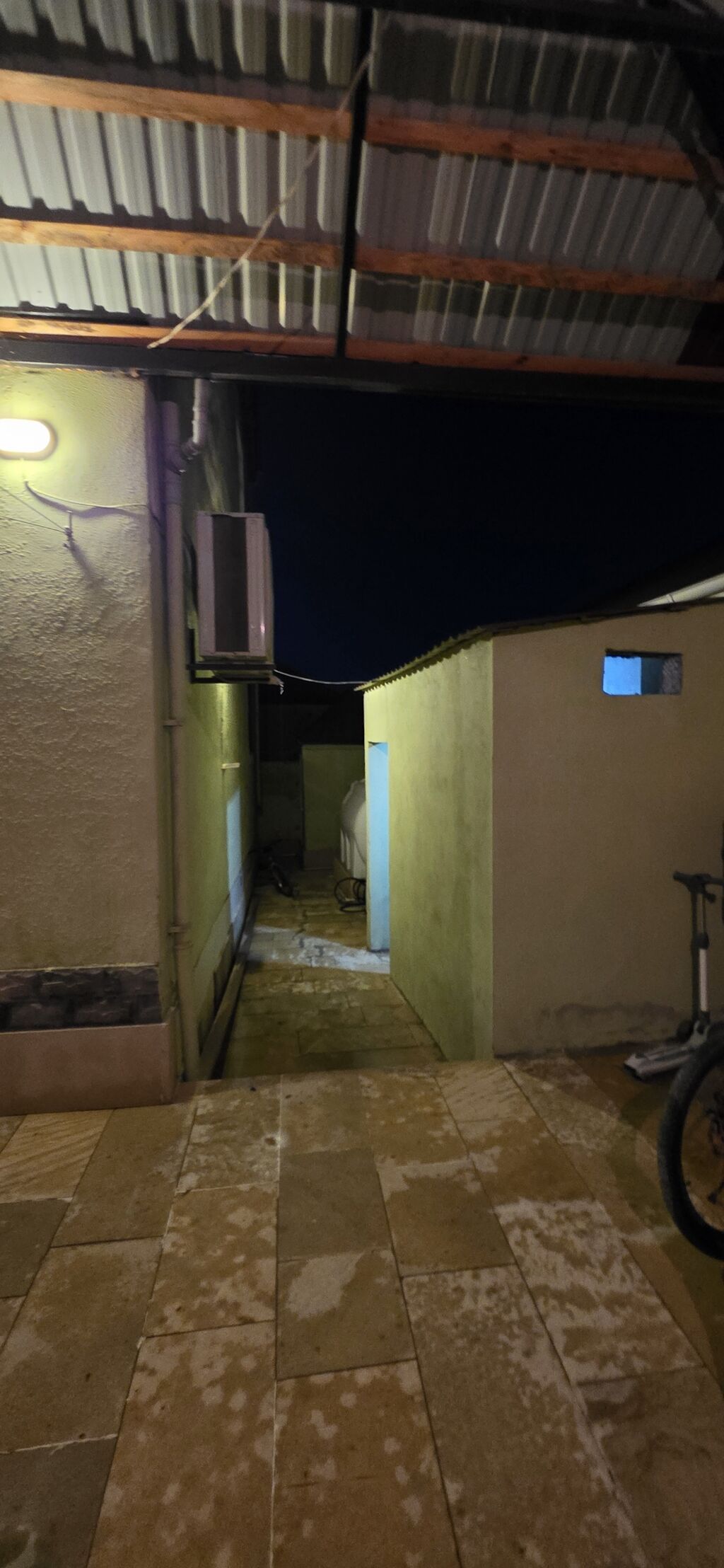 5 otaqlı, 180 kv. m, Yeni təmirli