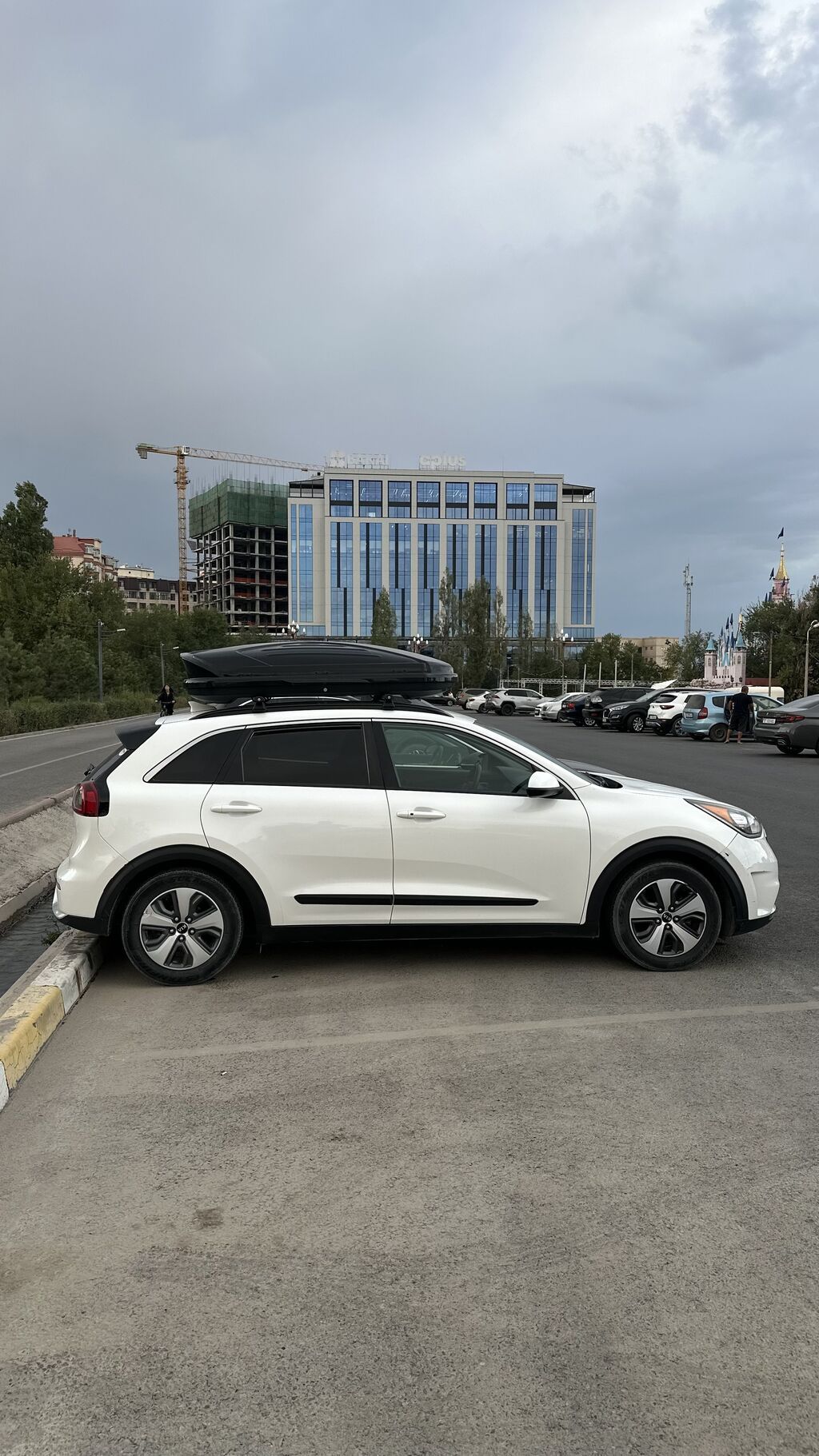 Kia Niro: 2019 г., 1.6 л, Автомат, Гибрид, Кроссовер: фото 2