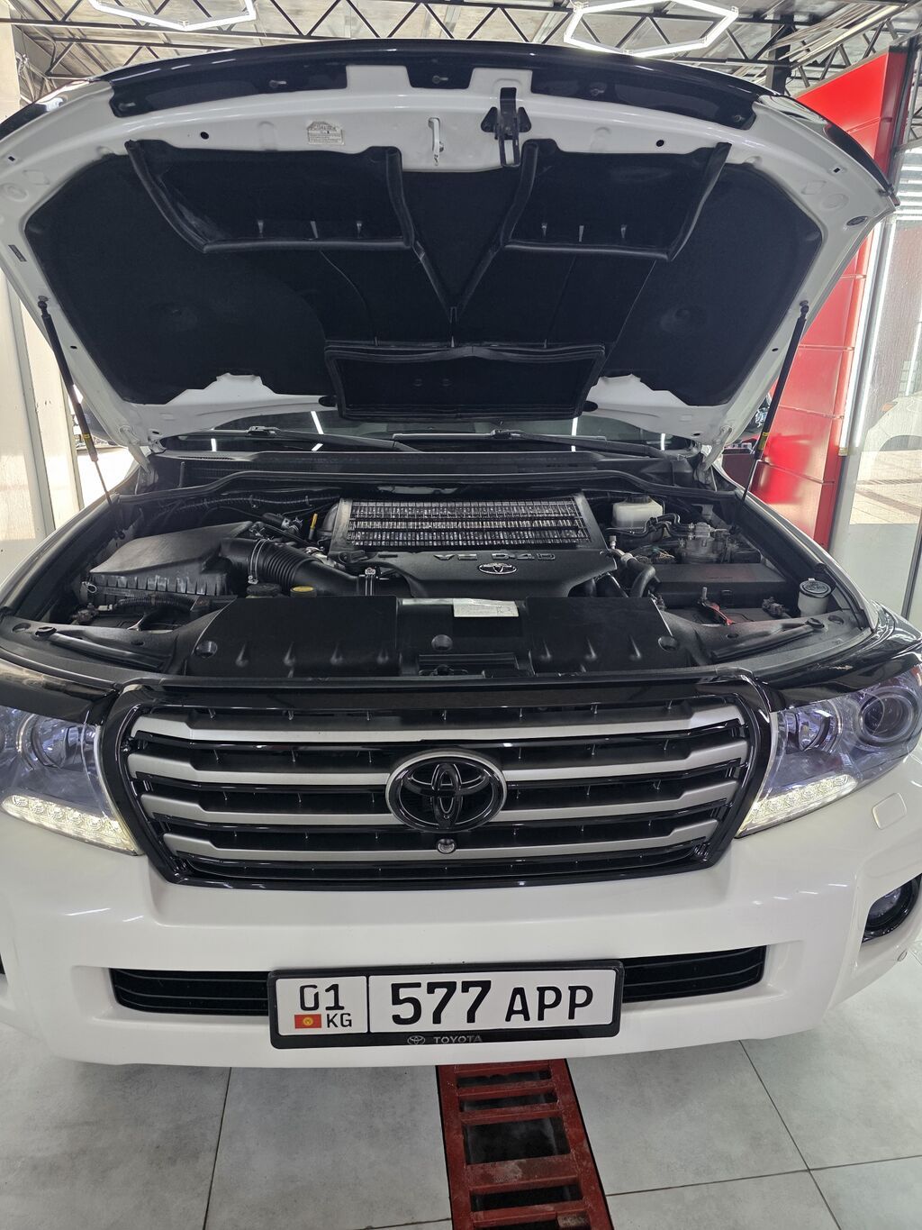 Toyota Land Cruiser: 2012 г., 4.5 л, Автомат, Дизель, Внедорожник: фото 6