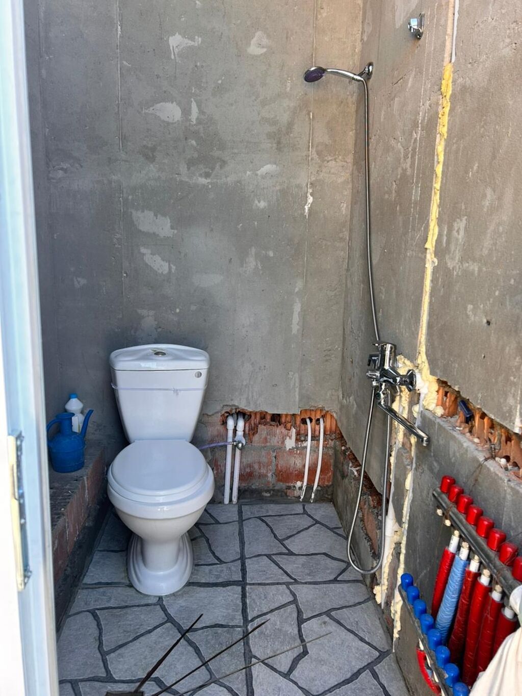 Satılır qiymətdə razılaşma olacaq Ev 1 ildirki tikilib usta evidir.7
