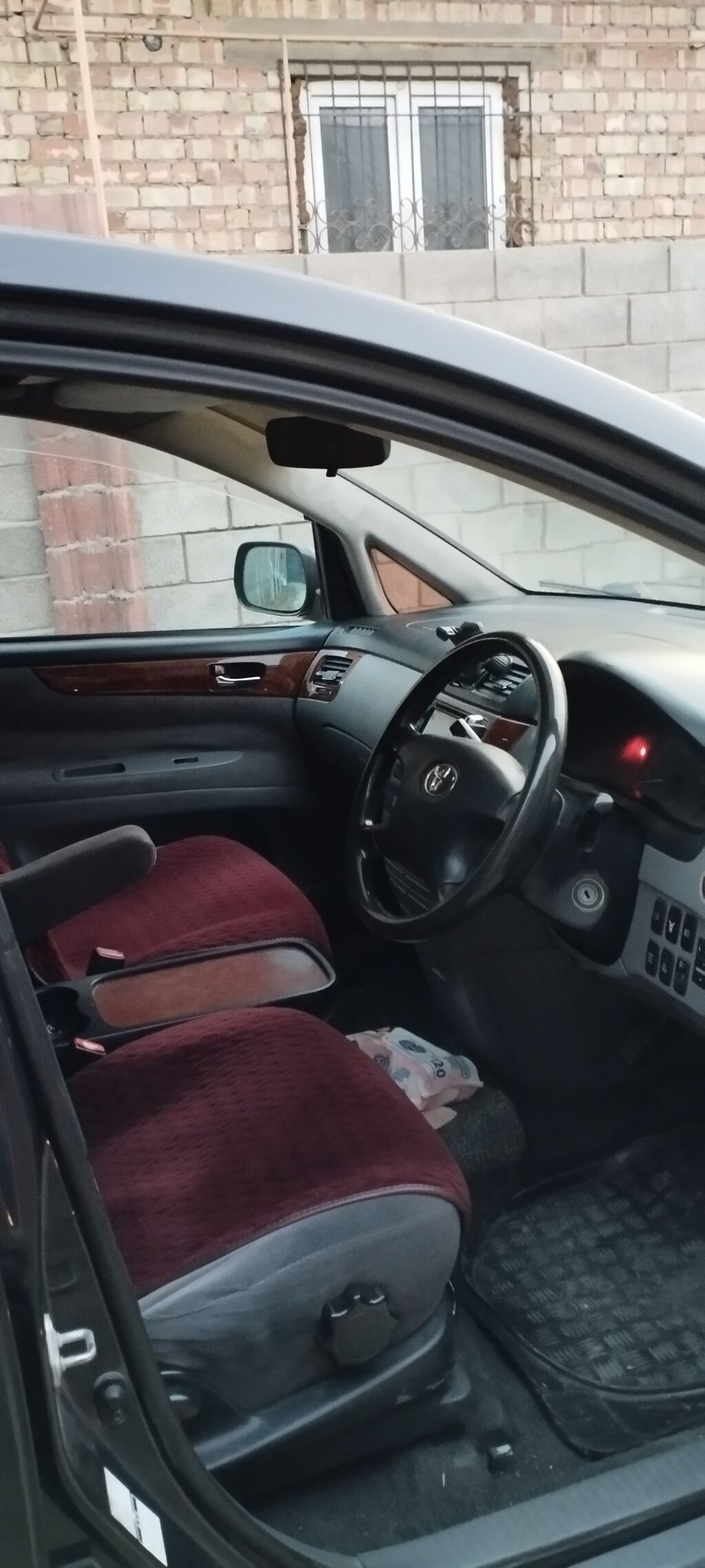 Toyota Ipsum: 2003 г., 2.4 л, Автомат, Газ, Универсал: фото 2