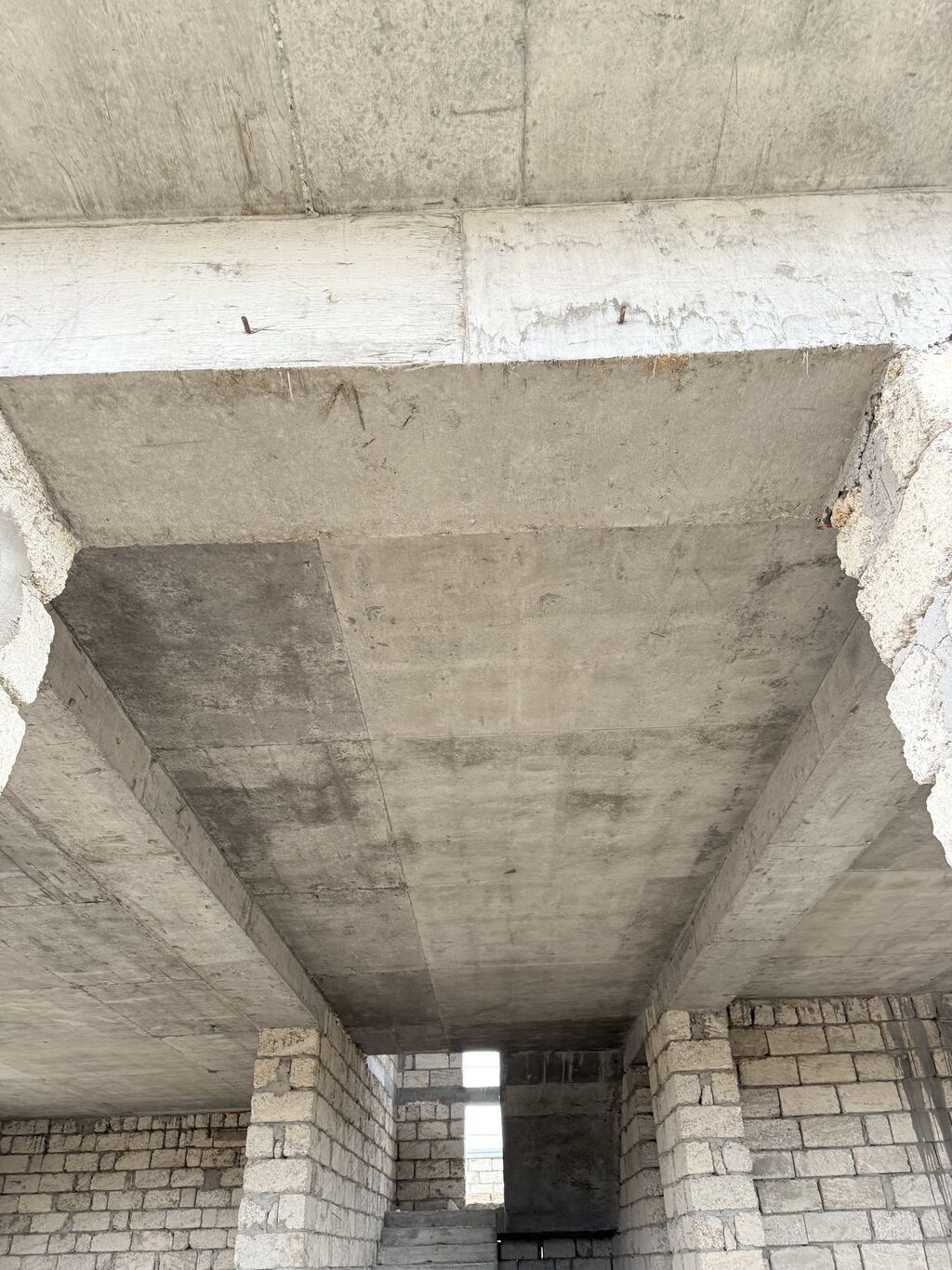 7 otaqlı, 222 kv. m, Təmirsiz