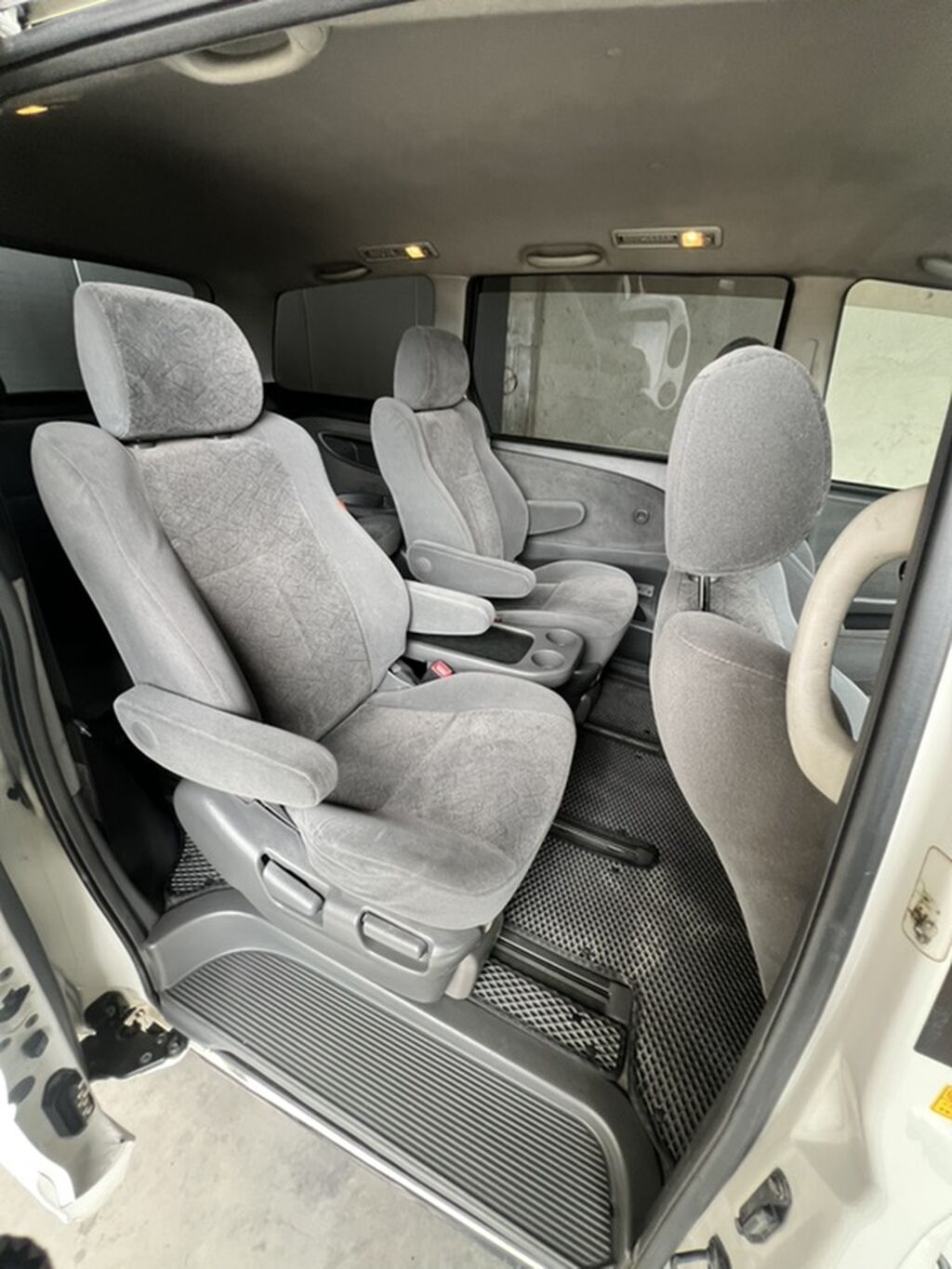 Toyota Estima: 2003 г., 2.4 л, Газ, Минивэн: фото 4