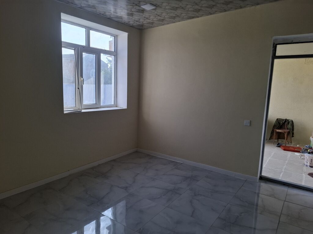 Künc sahədə yerləşən ayrıca tikili – kiçik ofis/obyekt+EV