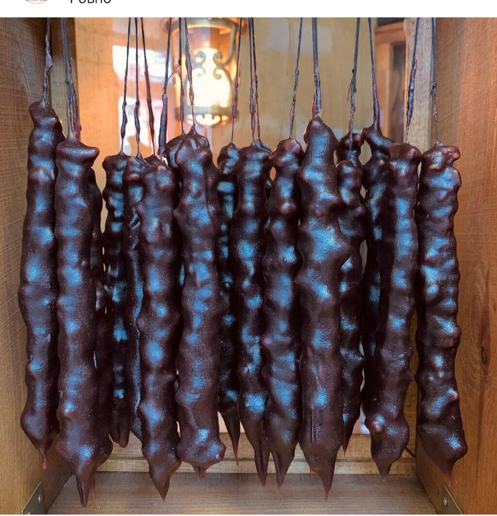 Другие продукты питания: Продается чурчхела. натуральный продукт, состоит из грецких орехов, и