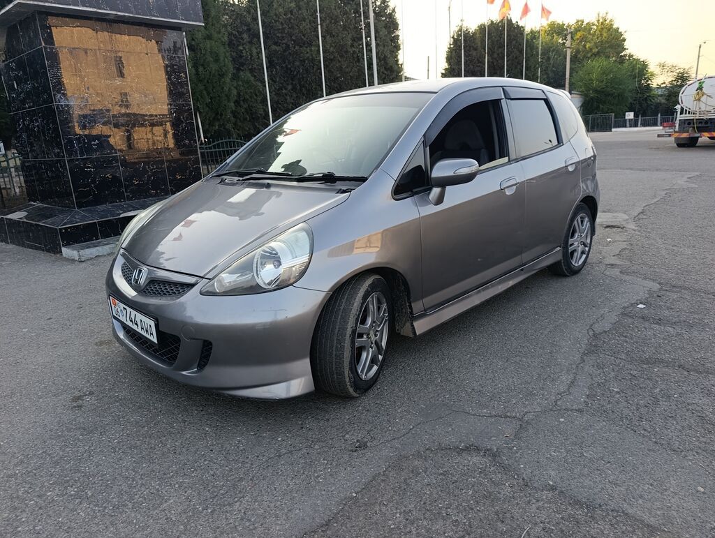Honda Fit: 2002 г., 1.3 л, Вариатор, Бензин, Хэтчбэк: фото 3