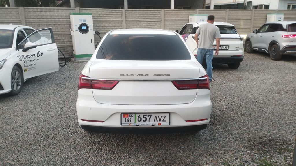 BYD Qin: 2023 г., Автомат, Электромобиль, Седан: фото 2