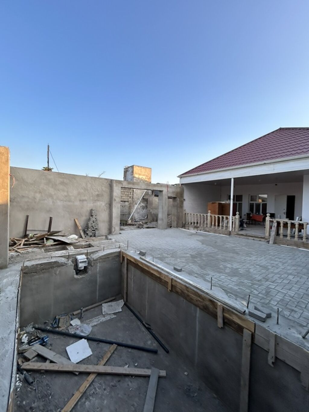 4 otaqlı, 110 kv. m, Təmirsiz