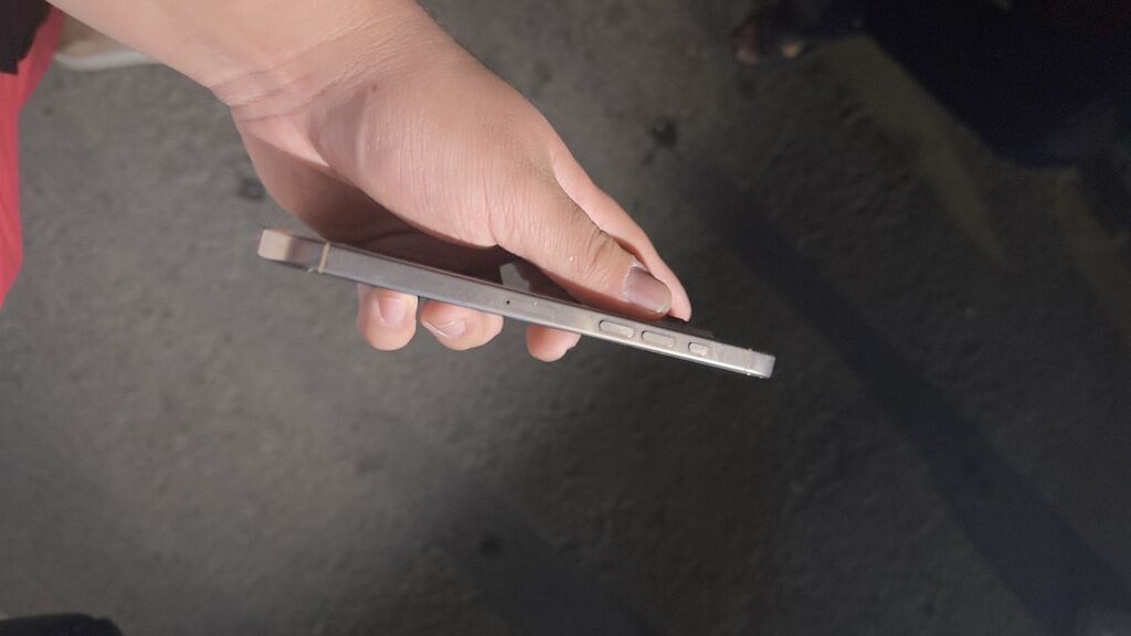 IPhone 16 Pro Max, Б/у, Золотой: фото 2