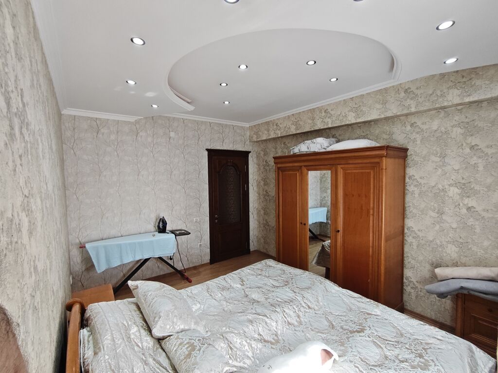 Yasamal, 3 otaqlı, Yeni tikili, m. İnşaatçılar, 122 kv. m