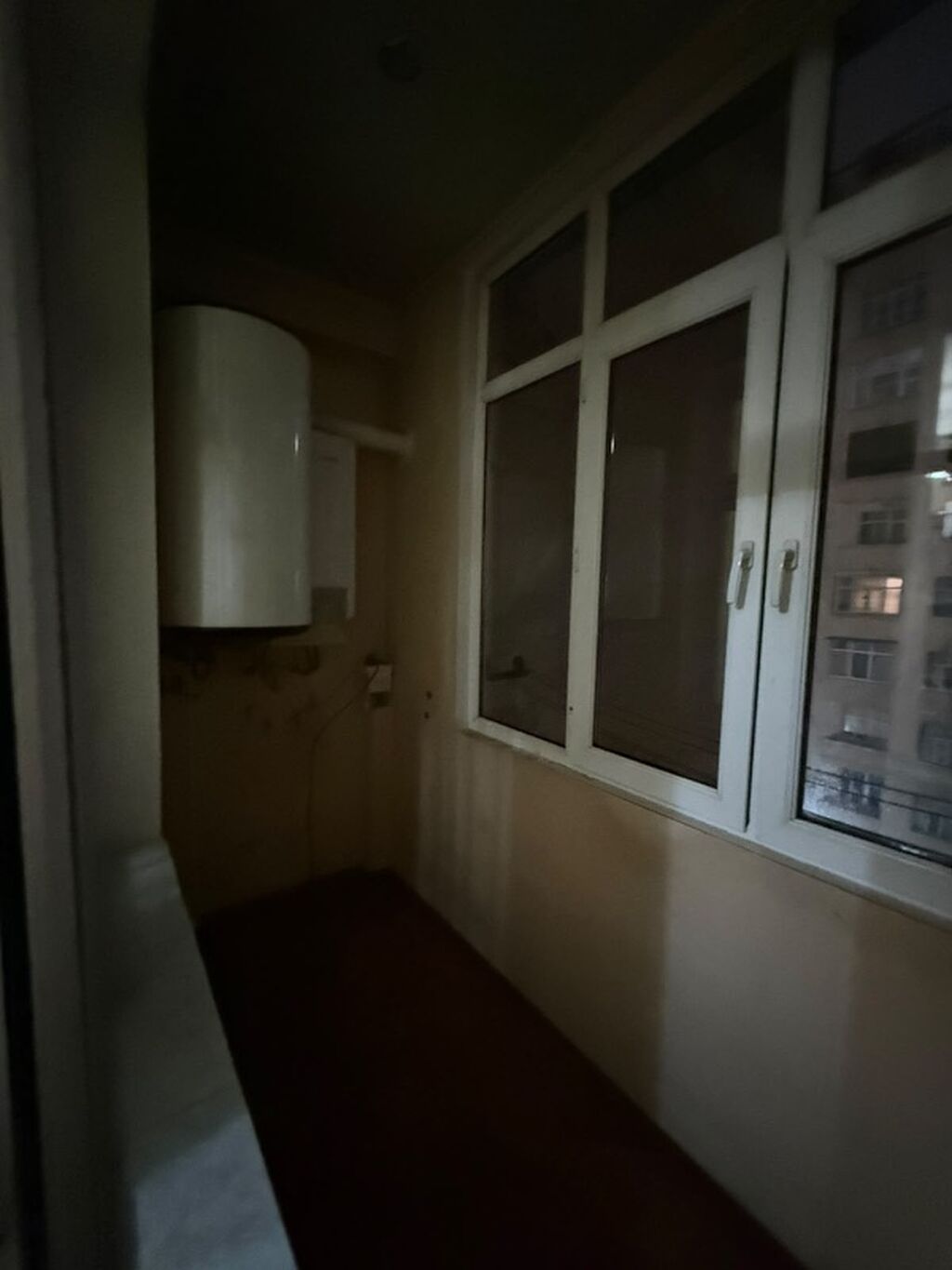 Mənzildə müasir mətbəx və tam mebel-avadanlıq komplekti