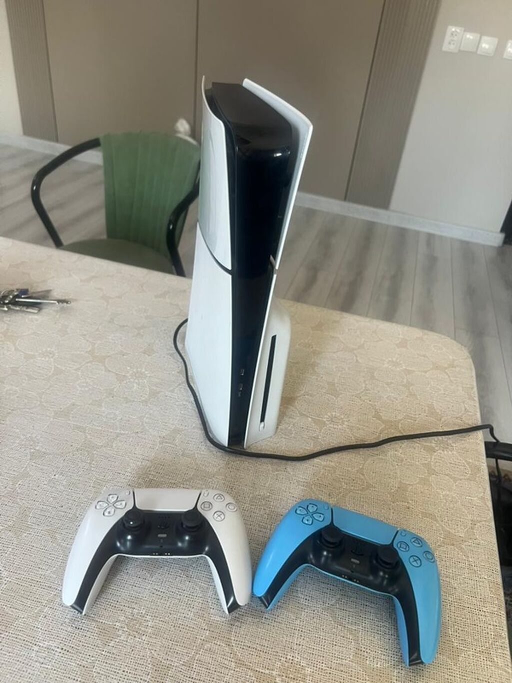 Игровая консоль Sony PlayStation 5 (версия с дисководом) с двумя — фото 2