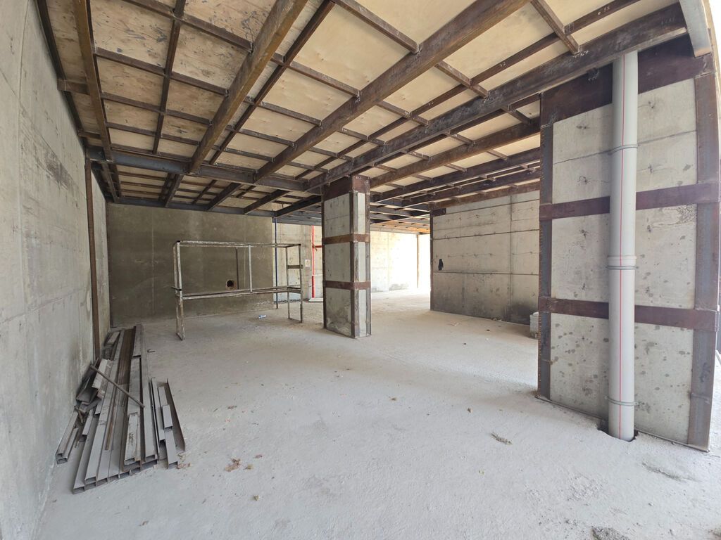 Ağ şəhərin mərkəzində, premium kompleksin birinci xəttində əsas yola