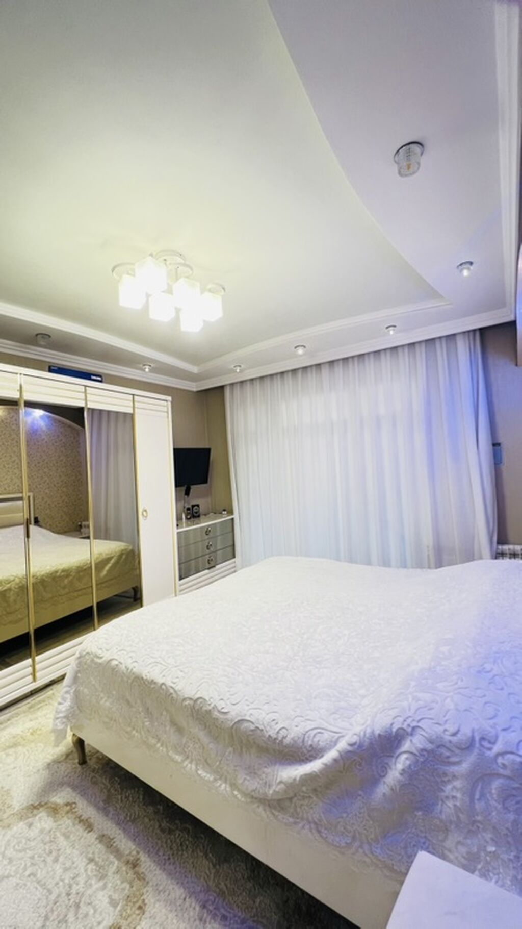 Bakı, Bakıxanov qəs., 3 otaqlı, Köhnə tikili, m. Neftçilər, 97 kv. m