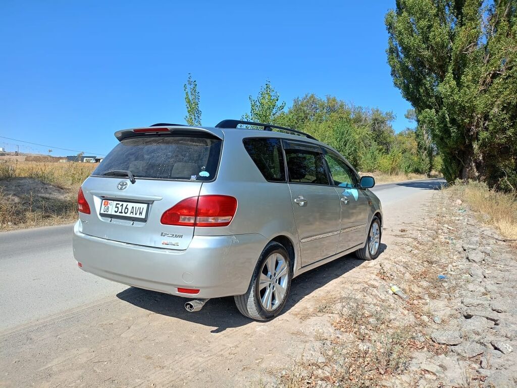 Toyota Ipsum: 2001 г., 2.4 л, Автомат, Бензин, Минивэн: фото 8