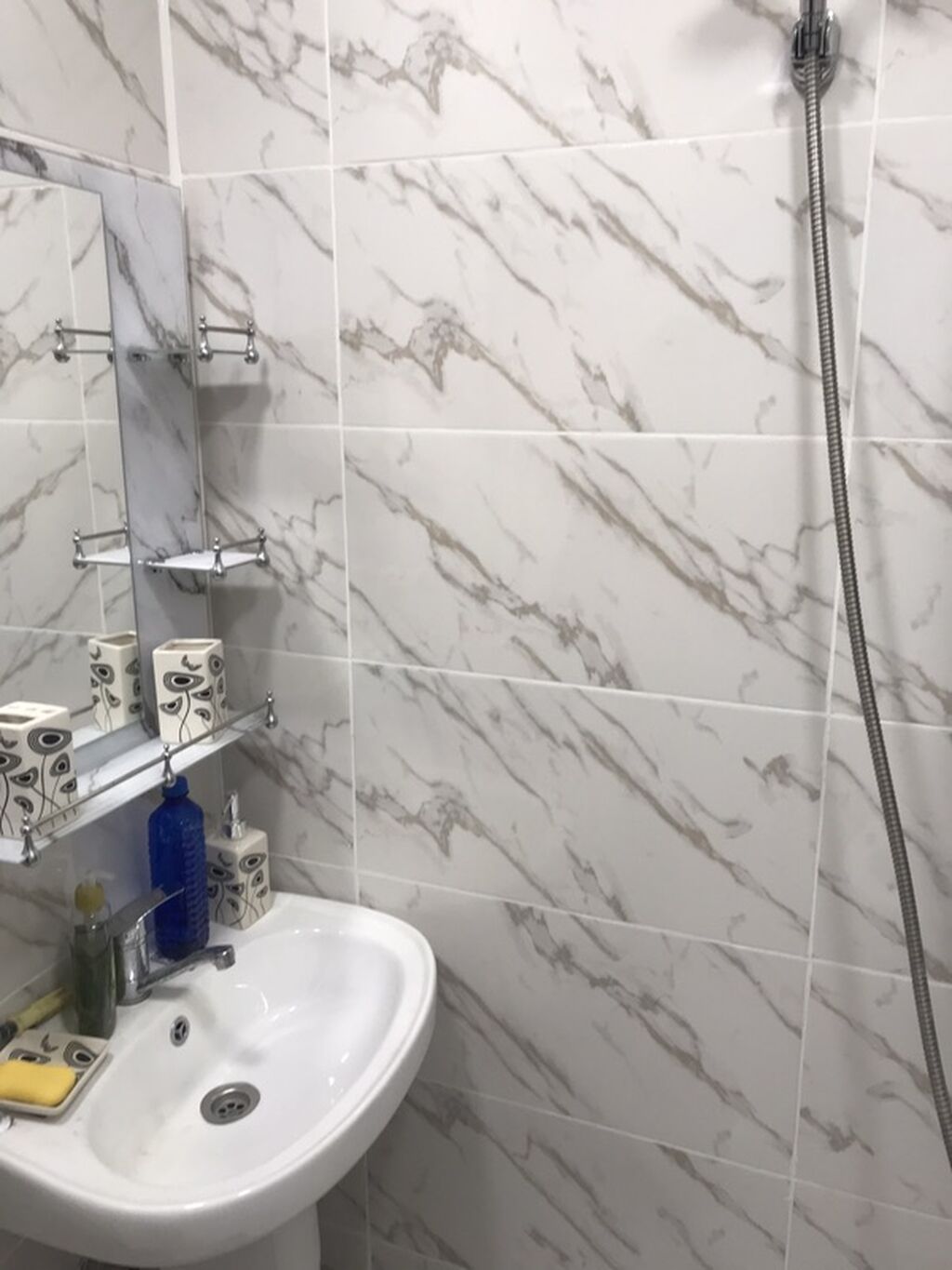 Satılır işıqlı və geniş kommersiya sahəsi - Açıq planlı, hündür