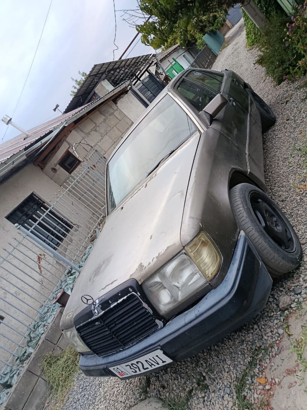 Mercedes-Benz W124: 1990 г., 2 л, Механика, Бензин, Седан: фото 8