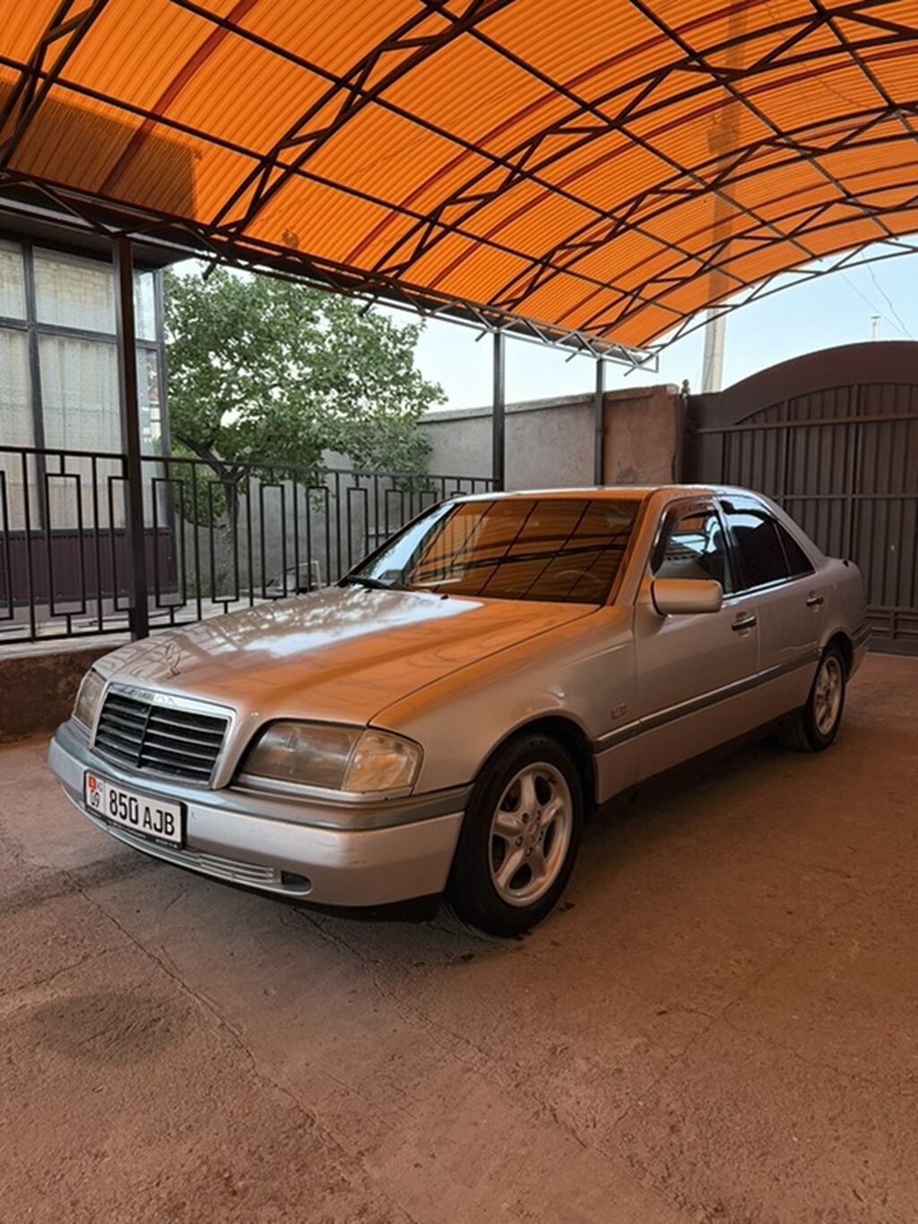 Mercedes-Benz C-Class: 1995 г., 2.2 л, Автомат, Бензин, Седан: фото 2