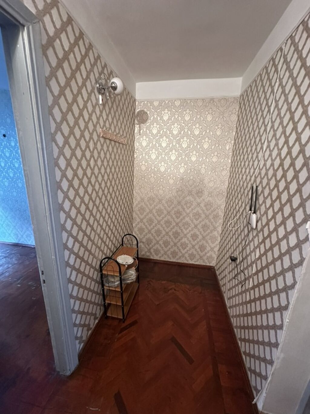 2 otaqlı mənzil kirayə verilir. Qaz su işıq daimi. İstilik mərkəzi. 3